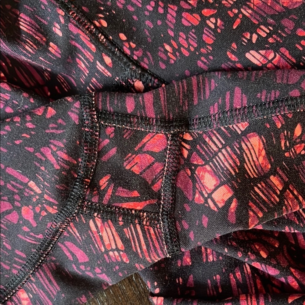 Old Navy Active 3/4 length Leggings size M - Picture 13 of 13